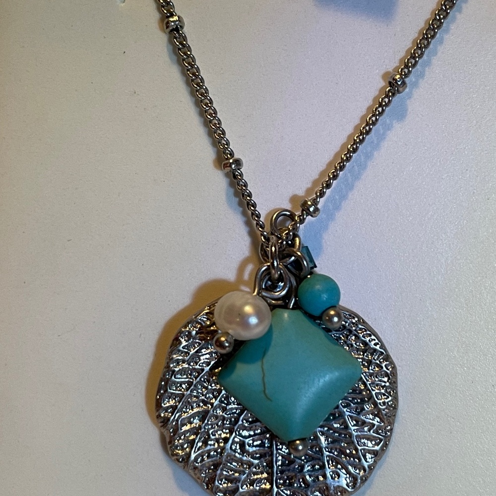 Lia Sophia leaf necklace